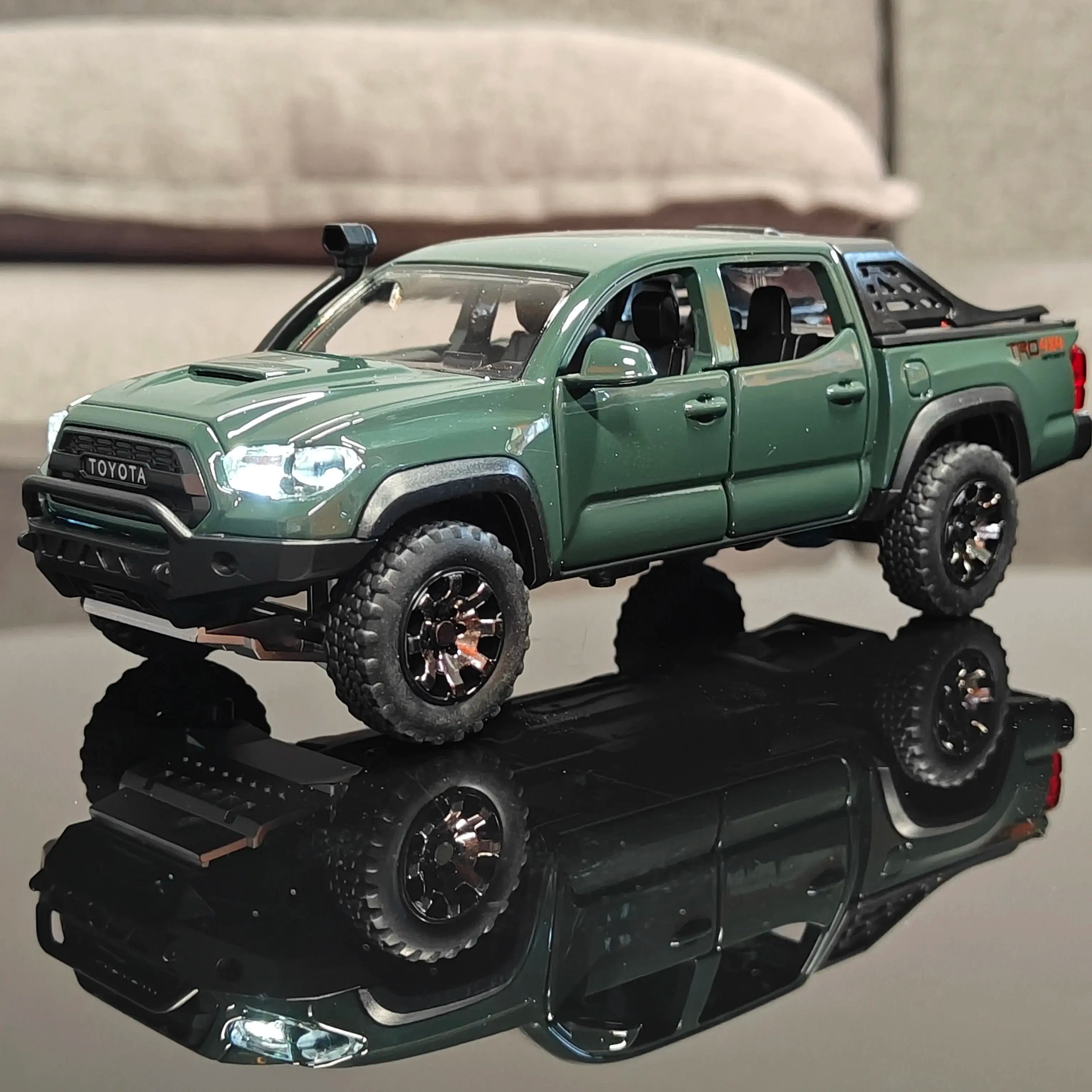 1:32 Metal Toyota Tacoma TRD off Road Pickup Truck Diecast Model Car, Alloy Collectible with Sound & Light, Hobby Item, Birthday Gift for Boys, Display Piece (Diecast Toys Category), Model Cars, with Lights, Toy Car